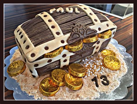 Die basis vom piratenkuchen rezept ist ein kastenform kuchen, der entsprechend. Schatztruhe Pirat Torte | Schatztruhe kuchen, Kuchen ...