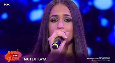 Henüz yirmili yaşlarının başındayken katıldığı bir ses yarışması ile dikkatleri üzerine çeken mutlu kaya, jüri üyelerinin favorisi olarak yarışmada yerini. Mutlu Kaya : Turkish TV Talent Show Contestant Shot in the ...