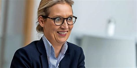 She has been a member of the bundestag (mdb). AfD-Spitzenkandidatin Alice Weidel - „Diese Schweine sind ...