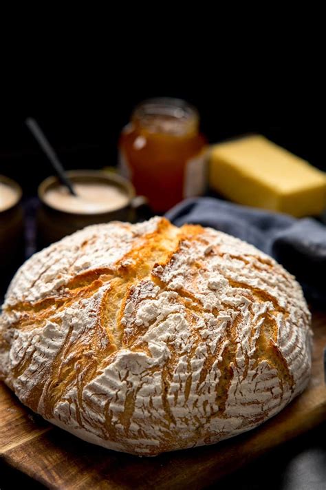 Here's an easy dutch oven bread with a crispy crust and tender inside: A deliciously soft Artisan bread with a soft interior and ...