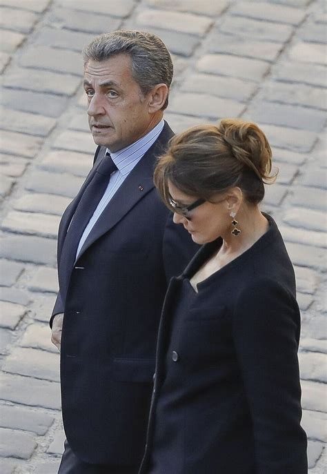 La fillette a accepté de se prêter au jeu et a. Les couples de stars avec une grande différence d'âge