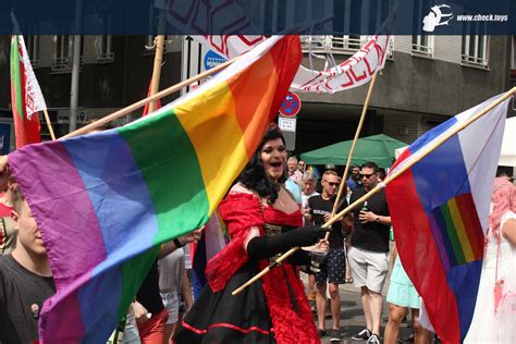 Auch die testhelden haben fleißig kondome und. CSD Berlin 2016: Bilderserie