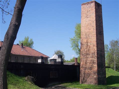 Als sich die rote armee dem kz auschwitz im august 1944 näherte, begann die. Gaskammern und Krematorien der Konzentrationslager ...