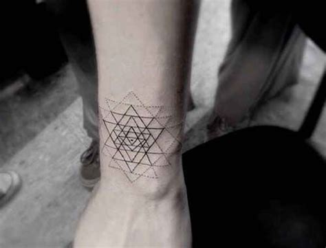 Kol dövmeleri küçük dövmeler bilek. geometrik bilek dövmeleri geometric wrist tattoos 5 ...