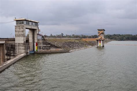 Nama populer untuk waduk ini adalah waduk karangkates. Bendungan Karangkates Jebol?