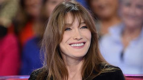 Contact carla bruni on messenger. Carla Bruni, jeune et seins nus, affole les internautes ...