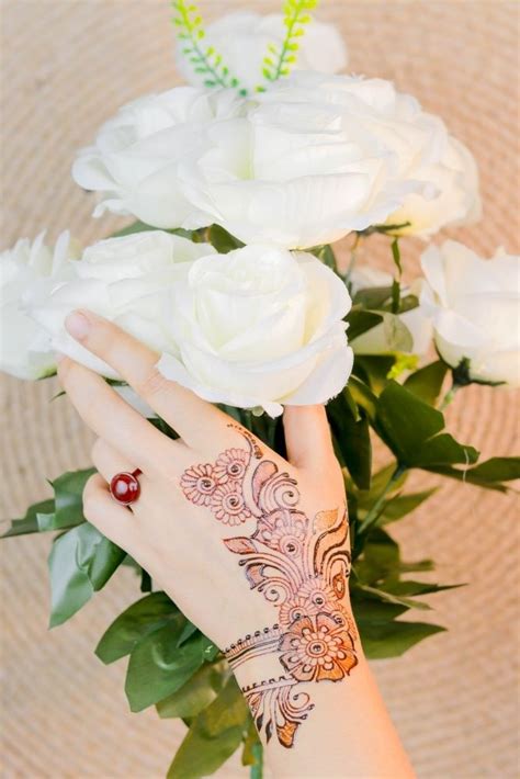 That is why it is recommended to keep it simple at first. Ein selbst gemachtes Henna Tattoo geht ganz einfach