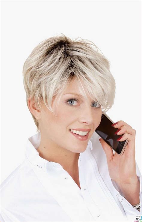 On craque pour cette jolie paire de mocassins vernis qui fera un super cadeau pour une femme de 50 ans, qui aime soigner son style sans pour autant renoncer au confort. +20 belles idées de coiffure femme 50 ans cheveux court ...