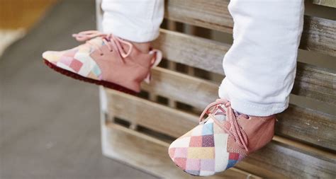 Ab wann sollte ich meinem kind schuhe anziehen? Wie finde ich die ersten Schuhe und Lauflernschuhe fürs Baby?