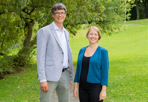Kjemper for mennesker og miljø. Une Bastholm / Une Aina Bastholm - Wikipedia - Une ...