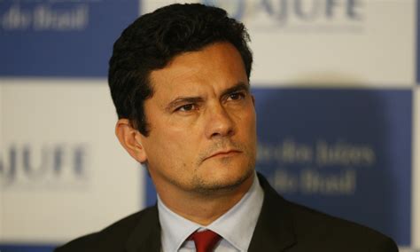 Born 1 august 1972) is a brazilian jurist, former federal judge and college professor who served as minister of justice and public security for the government of president jair bolsonaro, from 2019 to 2020. Juiz Sérgio Moro condena ex-ministro José Dirceu pela ...