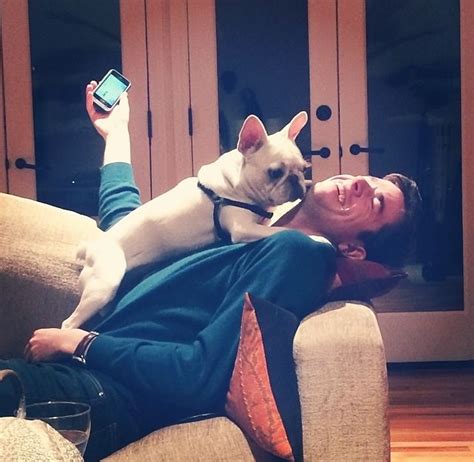 600 x 600 jpeg 74 кб. john mulaney petunia - Buscar con Google | John mulaney, John, Comedians