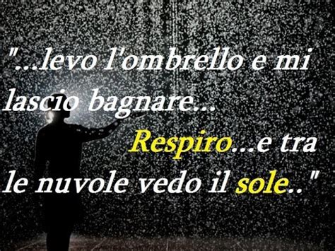 Non esistono solo parole mielose e sdolcinate per descrivere l'amore: Canzoni d'amore italiane 2014 2015 "..e piove su noi due ...