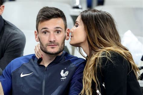 Hugo lloris s'envolera dans quelques jours en russie pour participer à la coupe du monde 2018. Marine, celle qui partage la vie d'Hugo Lloris