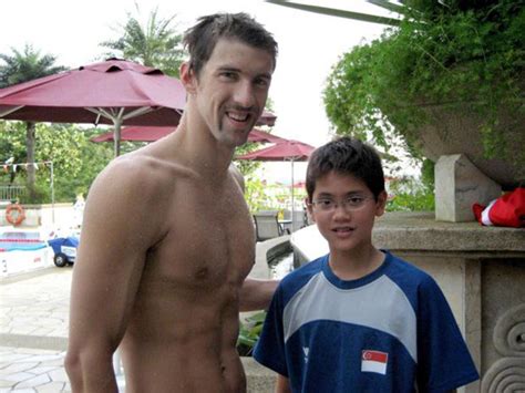 Michael phelps possui quatro recordes olímpicos individuais e três por equipe. En 2008 Schooling conoció su ídolo; ahora le arrebató el oro