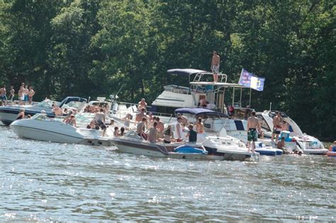 Louis county to issue a travel advisory and the kansas city health the videos garnered national attention. Memorial Weekend at Gravois Arm's Party Cove - 2011 | Lake ...