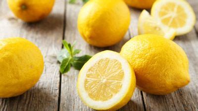 Untuk merasakan khasiat ini, kamu bisa mencampur air lemon hangat dan 1 sdm madu dengan ½ sdm bubuk kayu manis. Manfaat Jeruk Lemon Untuk Wajah Diet & Sakit Maag - Konbos