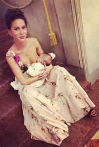 #2 beautiful stepmother blows her husband's son when he is away. Jemima Jones breastfeeds daughter while wearing a Gucci ...