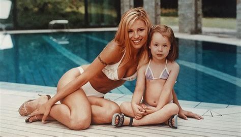 Michelle hunziker e aurora ramazzotti, madre e figlia. Aurora Ramazzotti fa 21 anni: gli auguri speciali di ...