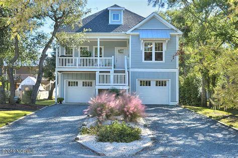 Wilmington international airport (28.6 miles / 46.1 kilometers). 110 NE 46th St, Oak Island, NC 28465 | MLS #100189759 ...