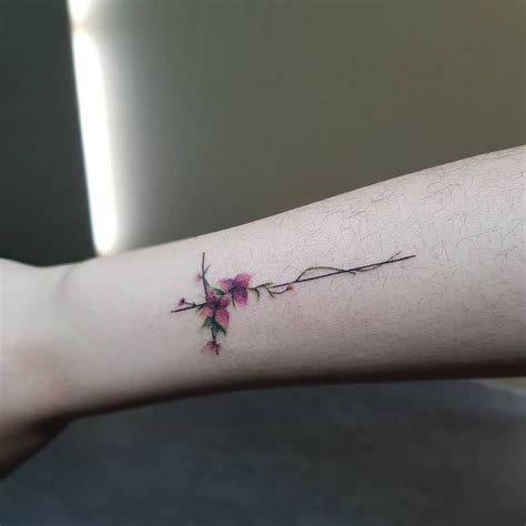 Flower tattoos don't always have to be overly detailed. cross & flower tattoo . . #kamangtattoo #flowertattoo #tattoo #tattoos #tattooartist # ...