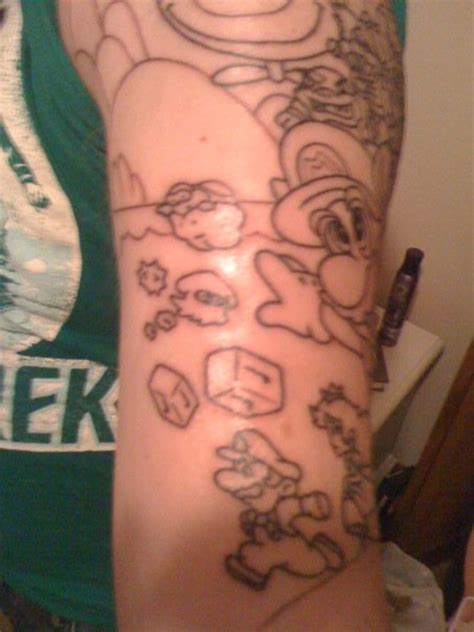 Böylesi 100 yılda 1 yaşanıyor ve şimdi de 2000'lilere aynı şey oluyor. The start of my Super Mario half sleeve. (MIC) : tattoos