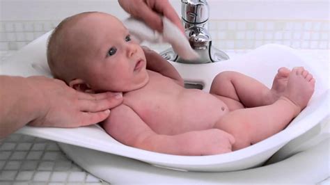 Debating which bathtub or bath seat is best for your baby? Puj Tub : Easiest Bathtub Ever! - YouTube