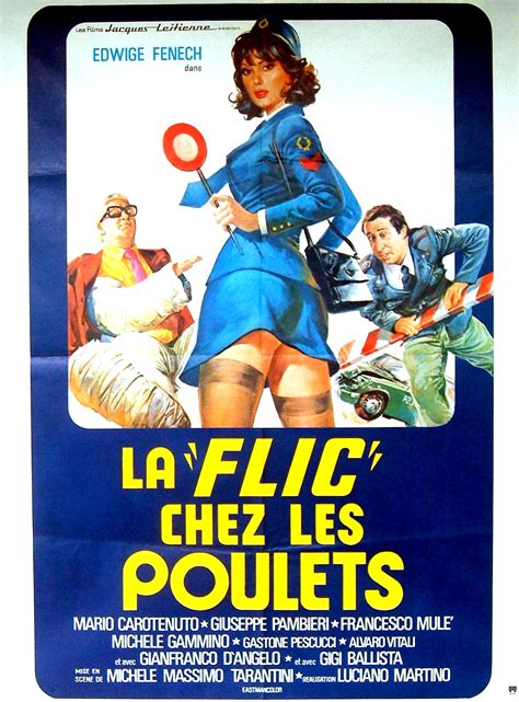 Elégant et raffiné, le canapé en cuir droit est la pièce majeure d'un salon. La Flic chez les poulets (La Poliziotta fa carriera)