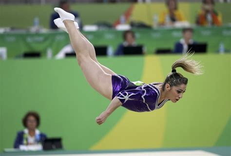 Perto de completar 30 anos, daniele hypolito conquistou a medalha de ouro na disputa do individual geral do campeonato brasileiro de ginástica, que está sendo realizado em aracaju (se). EGO - Daniele Hypolito recebe homenagem do irmão após ...