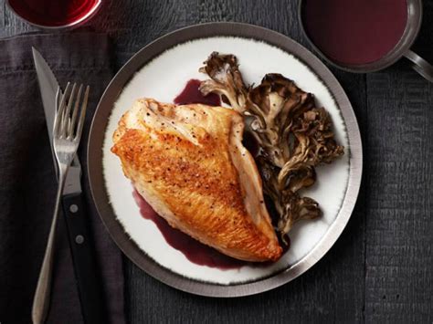 Quick sauce made with the pan drippings from a cooked steak. Roast Chicken and Mushrooms With Red Wine Sauce Recipe ...