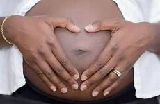 pregnant embarazada kicks ventures risk launches georgia sperm vientre expuesto musc rochelle childbirth humes doc stomach complications aware preeclampsia preterm