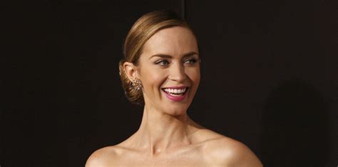 Emily blunt ist eine der erfolgreichsten schauspielerinnen hollywoods. The Girl on the Train, Starring Emily Blunt, Sets October ...