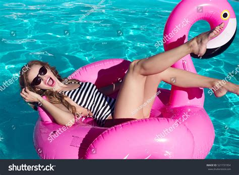 De beste gerelateerde spellen vind je hier. Young Sexy Girl Having Fun Laughing Stock Photo 521731954 ...