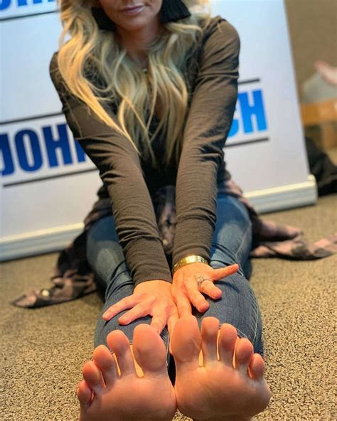 Verkäufer aus dem ausland können ihnen artikel regulär über einen internationalen versandservice zuschicken. Kyle Unfug Feet (38 photos) - celebrity-feet.com