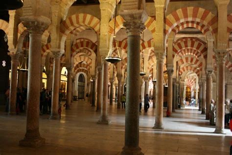 Wenn etwas klarheit über den ursprünglichen bau herrscht, so betrifft sie die beschriftung der vielen bündelsäulen, die seine. Highlights in Andalusien sehen und erleben | Lichtnet