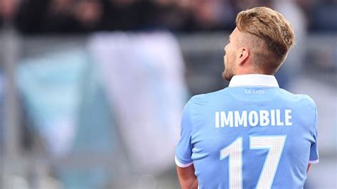Immobile, calciatore napoletano, è sposato con jessica da tre anni: Volo 'turbolento' per Immobile: paura in aereo per Ciro e ...