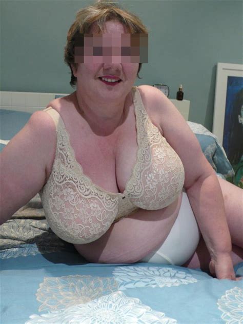 Belle mature de 46ans, estelle se dévoile comme une salope qui aime les grosses bites et la sodomie ! Rencontres avec femmes rondes aux seins énormes