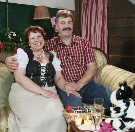 Egal ob es bauer sucht frau, songcontestausscheidung oder sonst wie heißt, es ist alles show kommt aber früh drauf,das alles nur show ist.wer sich für sowas hergibt,dem ist eh nicht zu helfen. Erste Hochzeit Bauer Sucht Frau - Hochzeits Idee