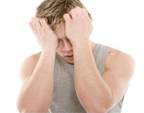 Ở đỉnh quy đầu có lỗ niệu đạo ngoài (hay còn gọi là lỗ sáo). Biểu hiện viêm niệu đạo ở nam giới
