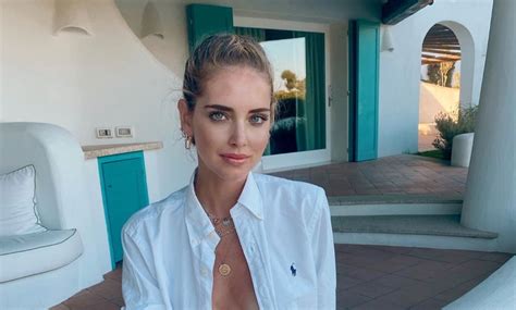 ˈkjaːra ferˈraɲɲi, is an italian entrepreneur, fashion blogger, influencer, and designer who has collaborated with fashion and beauty brands. Chiara Ferragni Instagram incantevole in Sardegna, che splendore: «Sei un sogno»