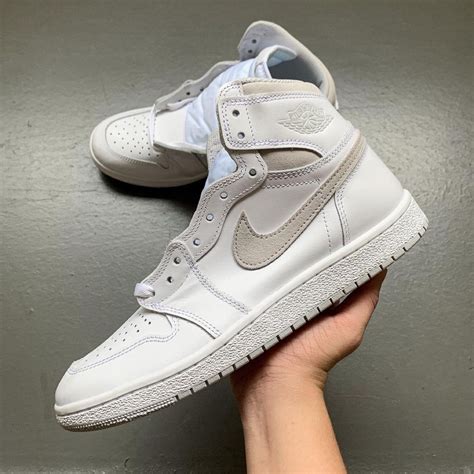The air jordan 1 high og neutral grey (aka natural grey) is returning for the first time ever in 2021 — and it's set to arrive in jordan brand's high '85 build. 【Nike】Air Jordan 1 High '85 "Neutral Grey"が2021年初旬に発売予定 ...