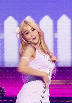 박신영 아나운서가 글래머러스한 몸매로 주목받았습니다. AOA 유나 가슴 - 후방주의 - 꾸르