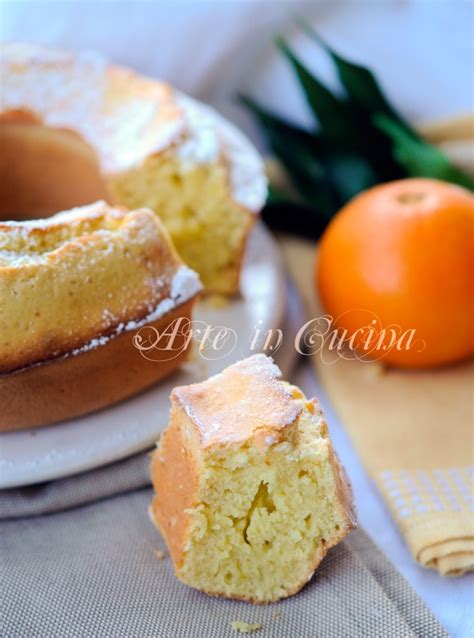 Appoggiare un piatto da portata sulla superficie del dolce e rovesciare la. Ciambella all'olio all'arancia facile e veloce
