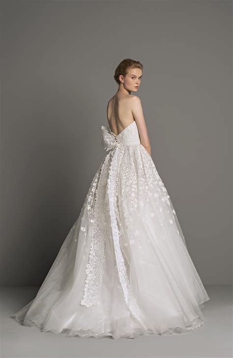Vasto catalogo di cuscini d'arredo delle migliori marche. Vestiti Da Sposa Italiani