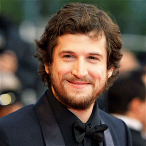 Envoyé très jeune exercer ses talents d'humoriste et d'acteur dans une troupe de cirque itinérant, il décide de devenir cavalier professionnel. Nécrologie de Guillaume Canet - Nécropédia