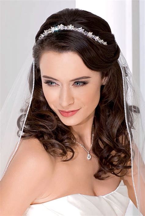 The addition of veil will make the wavy feature much more dominant and giving advantages for the user of these hairstyles. Half up | Bridal hair veil, Hairstyles with veil, Wedding hairstyles for long hair