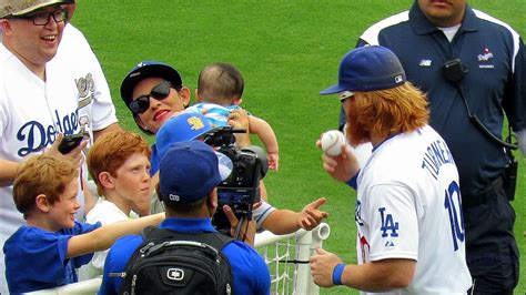 Justin turner is three for four in game 3 of the nlds between the los angeles dodgers and washington nationals. Justin Turner Picks Kid - Throws PERFECT 1st Pitch! - YouTube