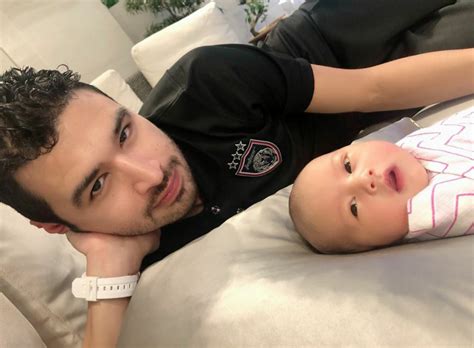 Nabi ibrahim bapa orang beriman, dia membangun iman kepada allah. Comelnya Anak CHE PUAN SARIMAH IBRAHIM & JULIANA EVANS ...