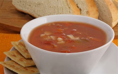 This chunky manhattan clam chowder is loaded with fresh veggies, bacon, corn, and plenty of clams! Manhattan Clam Chowder | Clam Chowder Recipe