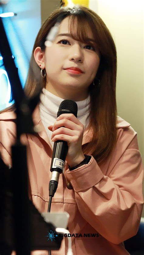 업계에서는 셀트리온스킨큐어가 지나친 판관비로 인해 수익성을 악화시켰다고 보고 있다.서정진 회장은 2017년 장남인 서진석 수석부사장을 셀트리온스킨큐어 대표로 앉히면서 화장품 사업에 힘을 주는 모습을 보이기도 했다. 타케우치 미유, 봄처럼 화사한 미유미유의 비주얼